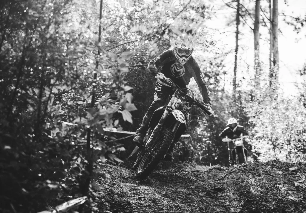 Motocross v lese